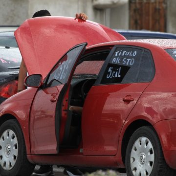 Celebran  prórroga del decreto de importación de autos fronterizos