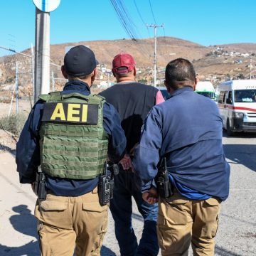 Recupera FGE 10 vehículos y detiene a cuatro personas tras diversos operativos en Tijuana