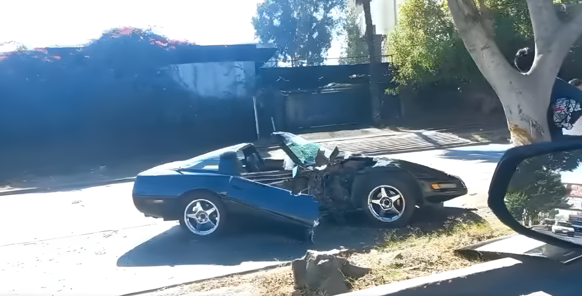 ¡Vivos de milagro! Impactante choque de un Corvette C4 en el Benítez